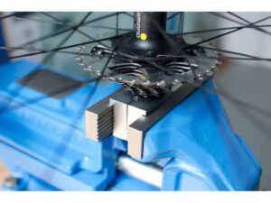 Alternative view of מתאם לחיים למלחציים לציר גלגל 9/10 מ"מ Unior דגם 1639/2