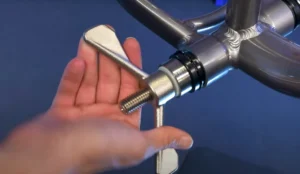 Alternative view of BBP-1.2 מכניס מיסבים לציר מרכזי