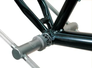 Alternative view of BTS-1 מתקן הברגות ציר מרכזי בשילדה