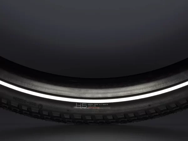 ⁦צמיג לאופני עיר Bontrager H5 Hard-Case Ulitmate Reflective Hybrid⁩ – תמונה ⁦4⁩