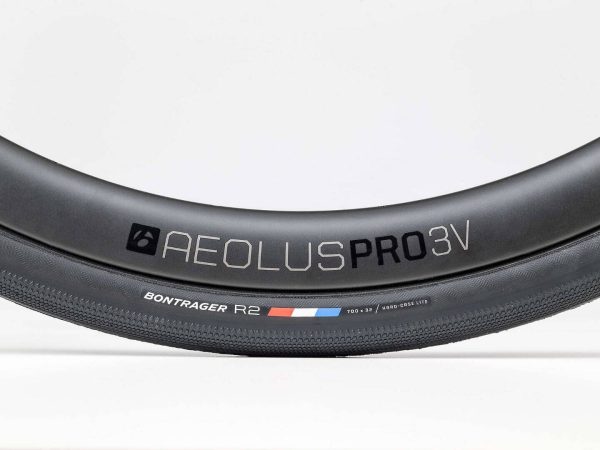 ⁦צמיג Bontrager R2 Hard-Case Lite⁩ – תמונה ⁦3⁩