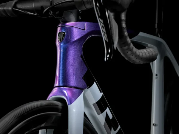 ⁦Trek Emonda SL 6 Disc Di2 2024 - Plasma Pearl Grey/Purple Flip⁩ – תמונה ⁦4⁩