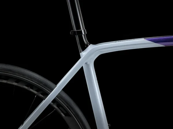 ⁦Trek Emonda SL 6 Disc Di2 2024 - Plasma Pearl Grey/Purple Flip⁩ – תמונה ⁦6⁩