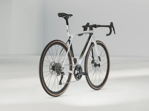 ⁦Trek Madone SL 6 Gen 8 - White Prismatic⁩ – תמונה ⁦2⁩
