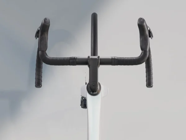 ⁦Trek Madone SL 6 Gen 8 - White Prismatic⁩ – תמונה ⁦3⁩