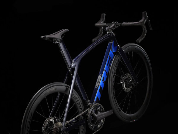 ⁦Trek Madone SL 7 Gen 6 2022 - Deep Dark Blue⁩ – תמונה ⁦4⁩