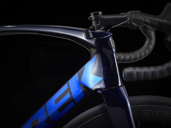 ⁦Trek Madone SL 7 Gen 6 2022 - Deep Dark Blue⁩ – תמונה ⁦5⁩