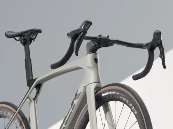 ⁦Trek Madone SL 7 Gen 8 - Lunar Grey⁩ – תמונה ⁦5⁩