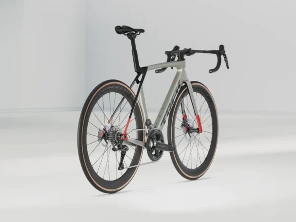 ⁦Trek Madone SL 7 Gen 8 - Lunar Grey⁩ – תמונה ⁦2⁩