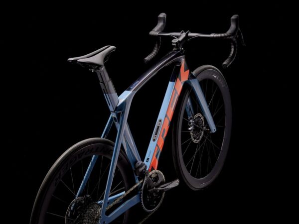 ⁦Trek Madone SL 7 eTap Gen 6 2023 - Battleship Blue⁩ – תמונה ⁦4⁩
