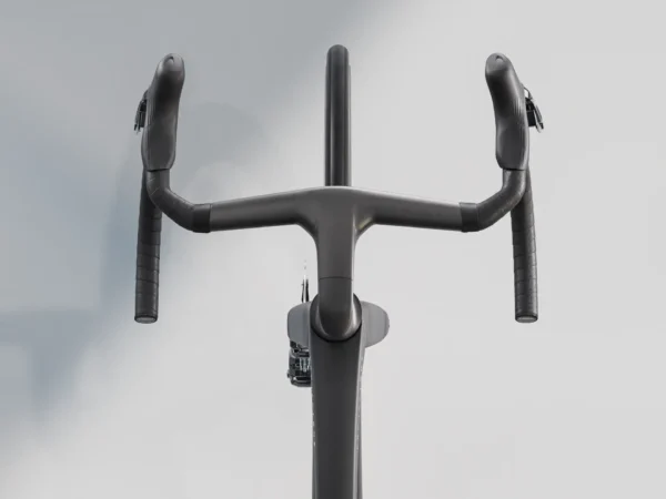 ⁦Trek Madone SLR 7 Gen 8 - Matte Carbon/Gloss Trek Black⁩ – תמונה ⁦3⁩