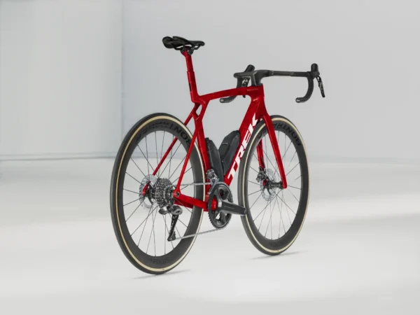 ⁦Trek Madone SLR 7 Gen 8 – Crystalline - Viper Red⁩ – תמונה ⁦3⁩