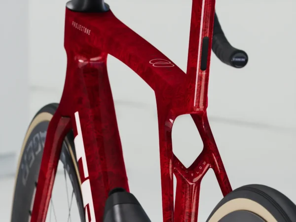 ⁦Trek Madone SLR 7 Gen 8 – Crystalline - Viper Red⁩ – תמונה ⁦5⁩