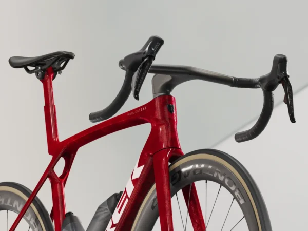 ⁦Trek Madone SLR 7 Gen 8 – Crystalline - Viper Red⁩ – תמונה ⁦6⁩