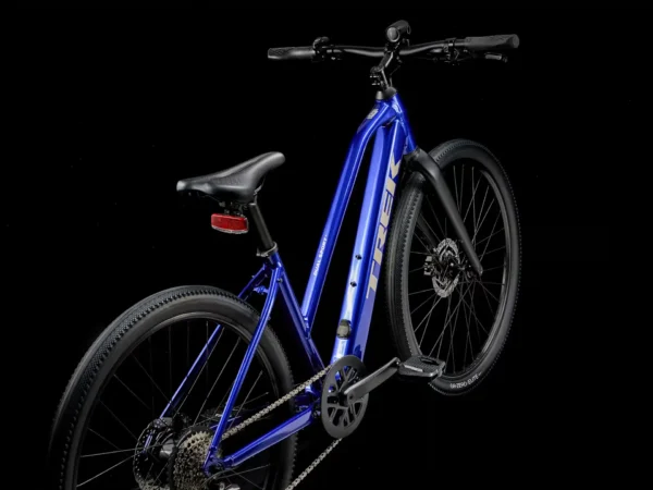 ⁦אופני עיר חשמליים Trek Dual Sport Plus 2 - Blue⁩ – תמונה ⁦4⁩