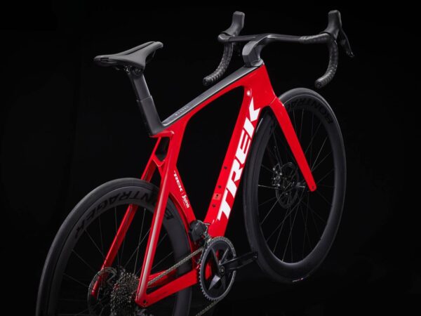 ⁦Trek Madone SLR 6 eTap Gen 7 2023 - Viper Red⁩ – תמונה ⁦4⁩
