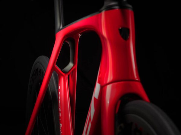 ⁦Trek Madone SLR 6 eTap Gen 7 2023 - Viper Red⁩ – תמונה ⁦6⁩