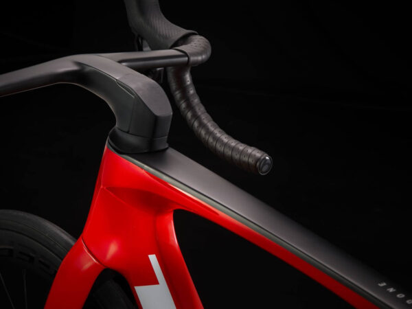 ⁦Trek Madone SLR 6 eTap Gen 7 2023 - Viper Red⁩ – תמונה ⁦7⁩