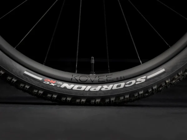 ⁦Trek Supercaliber SLR 9.9 XX AXS Gen 2 - Argent Drizzle⁩ – תמונה ⁦9⁩
