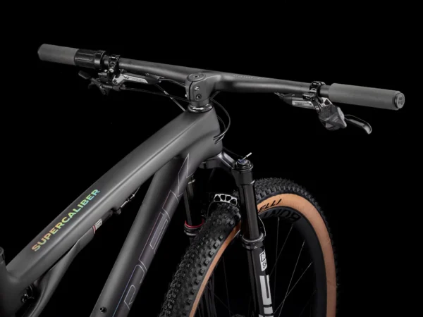 ⁦Trek Supercaliber SLR 9.9 XX AXS Gen 2 - Matte Carbon Smoke⁩ – תמונה ⁦3⁩
