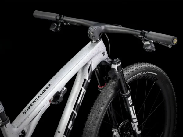 ⁦Trek Supercaliber SLR Flight Attendant Gen 2 - Argent Drizzle⁩ – תמונה ⁦3⁩