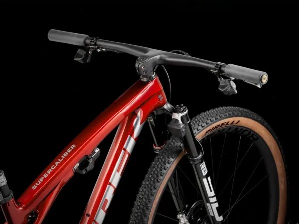 ⁦Trek Supercaliber SLR Flight Attendant Gen 2 - Carbon Red Smoke⁩ – תמונה ⁦3⁩