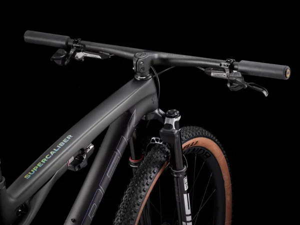 ⁦Trek Supercaliber SLR Flight Attendant Gen 2 - Matte Carbon Smoke⁩ – תמונה ⁦3⁩