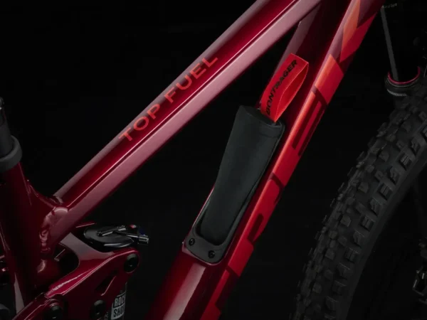 ⁦Trek Top Fuel 8 (130) GX AXS T-Type 2024 - Crimson⁩ – תמונה ⁦3⁩