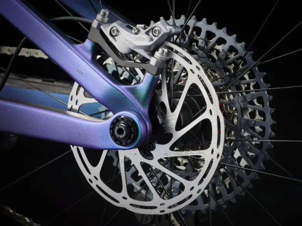 ⁦Trek Top Fuel 9.8 (130) GX AXS AXS T-Type 2024 - Emerald Iris⁩ – תמונה ⁦8⁩
