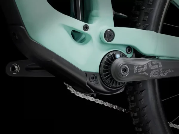 ⁦אופני הרים חשמליים Trek Fuel EXe 5 2025 - Blue Sage⁩ – תמונה ⁦3⁩
