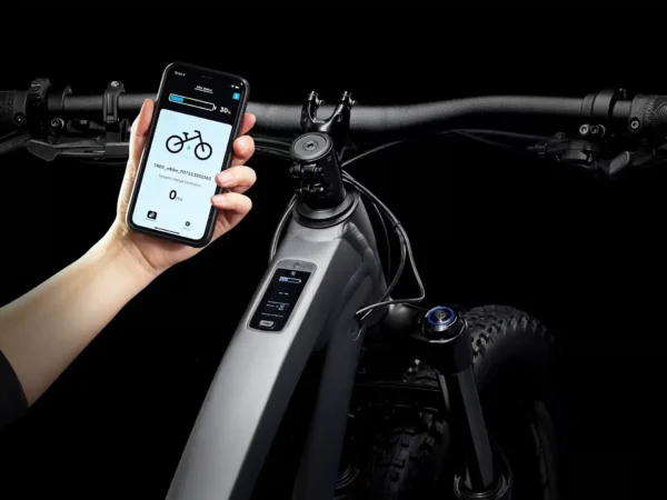 ⁦אופני הרים חשמליים Trek Fuel EXe 5 2025 - Matte Dnister Black⁩ – תמונה ⁦11⁩