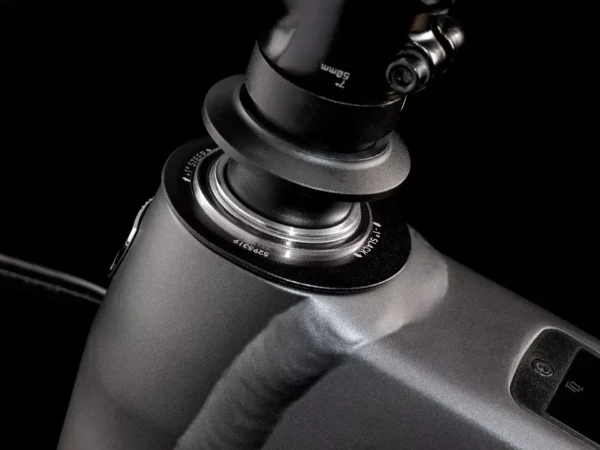 ⁦אופני הרים חשמליים Trek Fuel EXe 5 2025 - Matte Dnister Black⁩ – תמונה ⁦12⁩