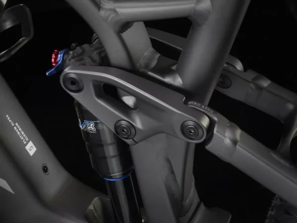 ⁦אופני הרים חשמליים Trek Fuel EXe 5 2025 - Matte Dnister Black⁩ – תמונה ⁦7⁩
