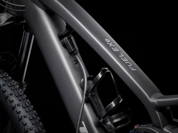 ⁦אופני הרים חשמליים Trek Fuel EXe 5 2025 - Matte Dnister Black⁩ – תמונה ⁦8⁩