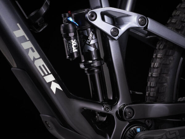 ⁦אופני הרים חשמליים Trek Fuel EXe 9.7 2023 - Matte Galactic Grey to Black Fade⁩ – תמונה ⁦9⁩