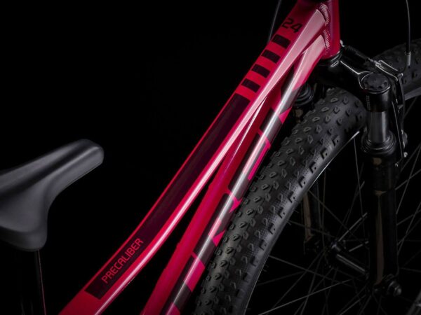 ⁦אופני הרים לילדים Trek Precaliber 24 8S V22 - Magenta⁩ – תמונה ⁦4⁩