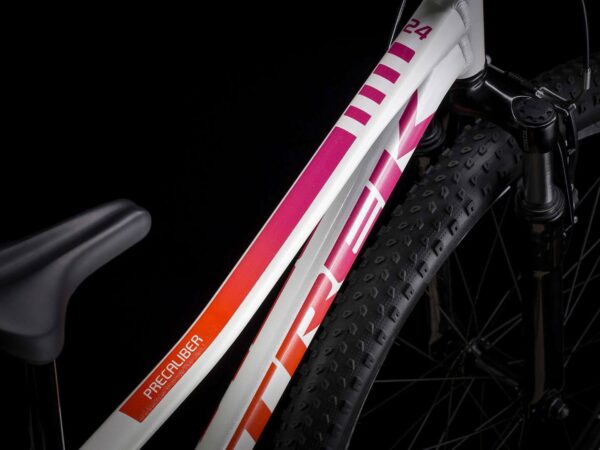 ⁦אופני הרים לילדים Trek Precaliber 24 8S V22 - Voodoo Crystal White⁩ – תמונה ⁦4⁩