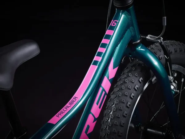 ⁦אופני ילדים וילדות מעצורי יד Trek Precaliber 16 FW 2023-25 - Dark Aquatic/Pink⁩ – תמונה ⁦4⁩