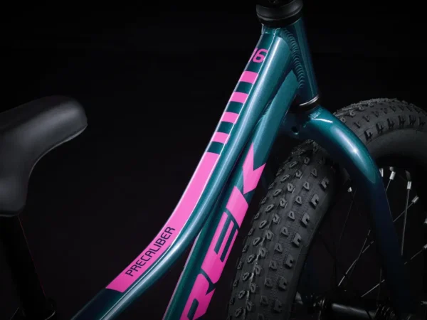 ⁦אופני ילדים וילדות מעצורי רגל Trek Precaliber 16 CST 2023-25 - Dark Aquatic⁩ – תמונה ⁦4⁩