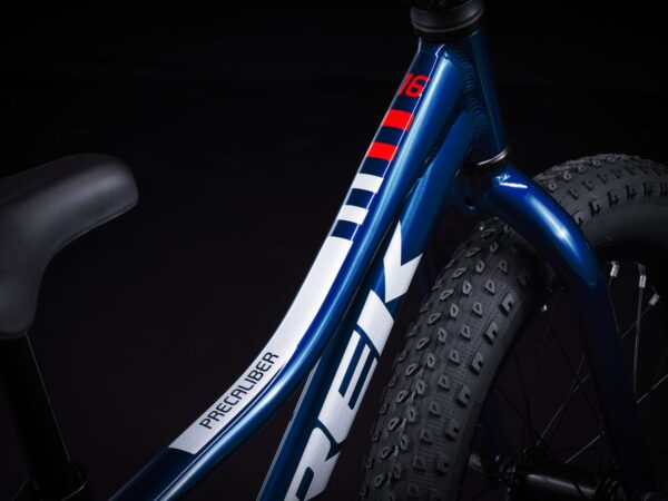 ⁦אופני ילדים וילדות מעצורי רגל Trek Precaliber 16 CST 2023-25 - Mulsanne Blue⁩ – תמונה ⁦4⁩