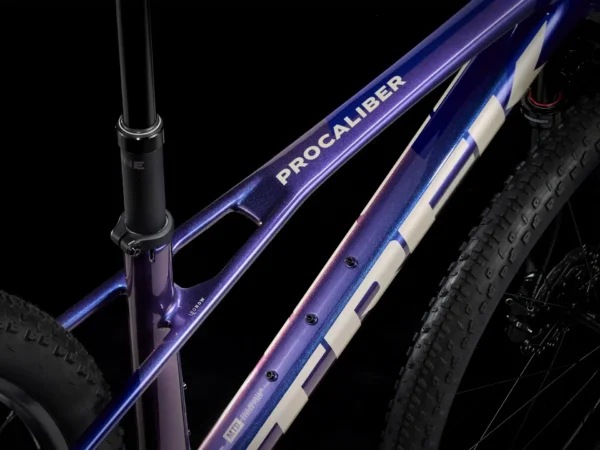⁦אופניים זנב קשיח Trek Procaliber 9.5 Gen 3 2025 - Purple Flip⁩ – תמונה ⁦5⁩