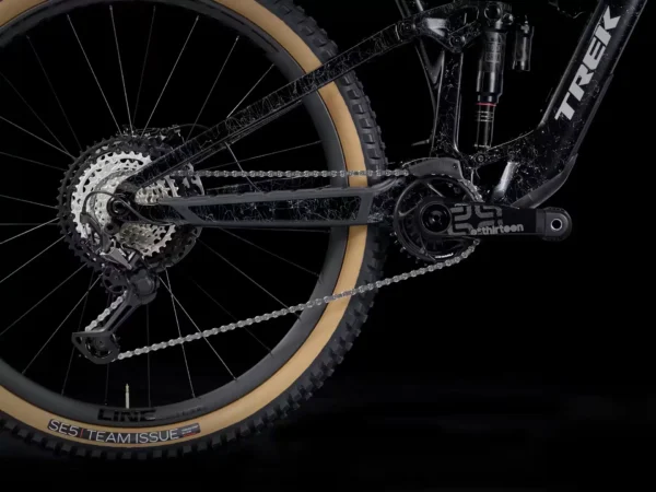 ⁦אופניים חשמליים Trek Fuel EXe 9.8 2025 - Black⁩ – תמונה ⁦6⁩