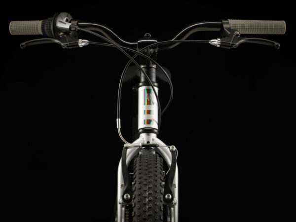 ⁦אופניים לילדים Trek Precaliber 24 8S 2023-25 ללא בולם - Quicksilver⁩ – תמונה ⁦5⁩