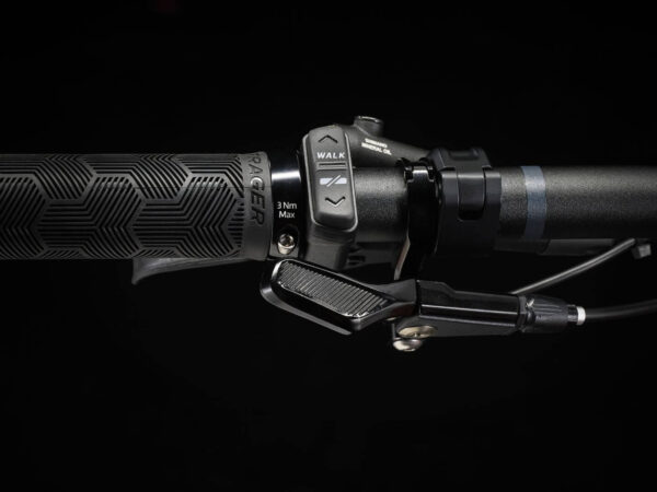 ⁦אופנים חשמליים Trek Fuel EXe 9.5 2023 - Matte Dnister Black⁩ – תמונה ⁦5⁩